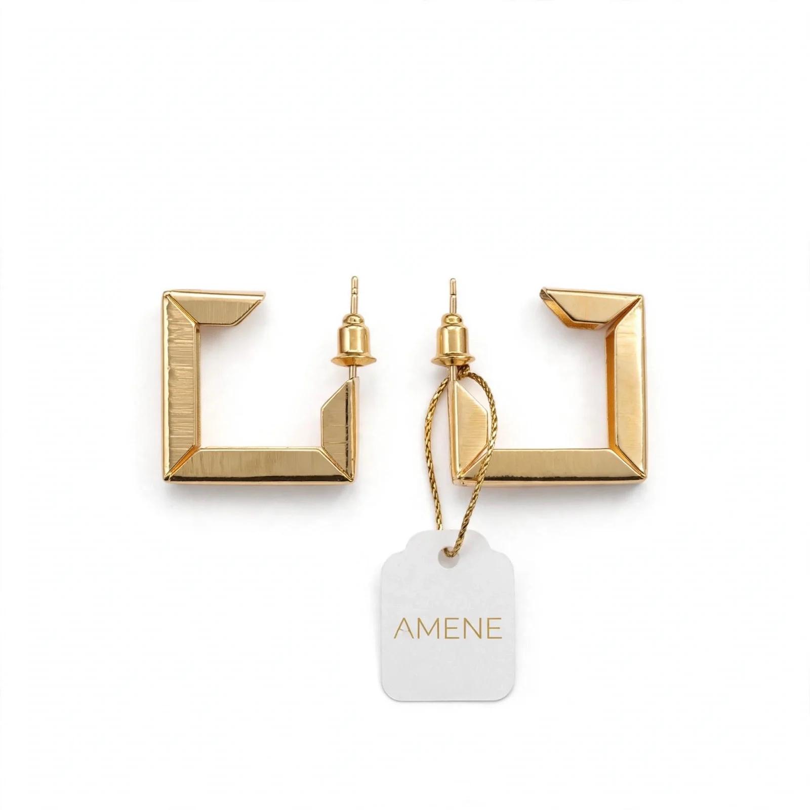 Brinco dourado inspiração minimalista quadrado 2,5x2,5 cm